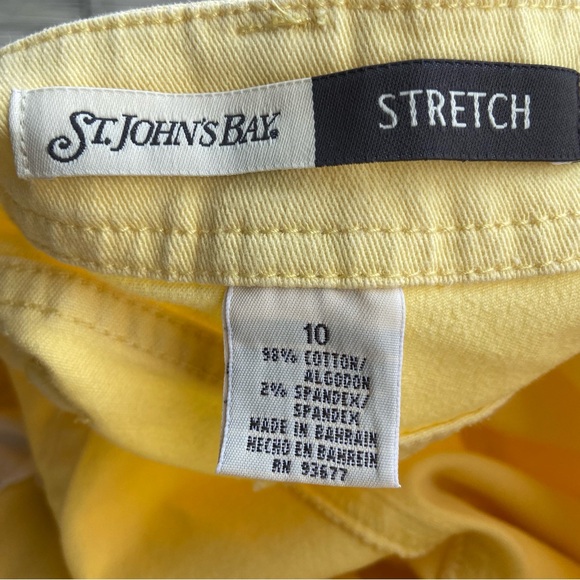 St. John’s Bay short shorts are just right for your next summer event. NWOT - Picture 3 of 5